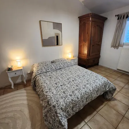 Appartement Petite Maison Atypique à 20min Du Futuroscope, Avec Terrasse